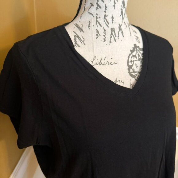 Mott & Bow Fitted V-Neck Marcy Tee in Black Size XL - Picture 6 of 9